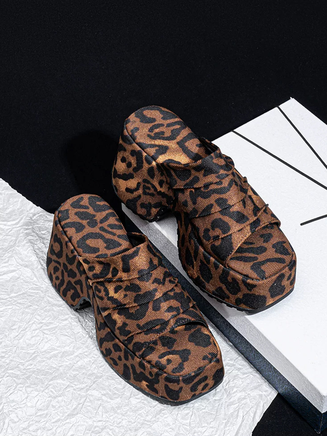Lackleder Sneakers Unisex · Glänzendes Obermaterial · Mode Schuhe Schweiz