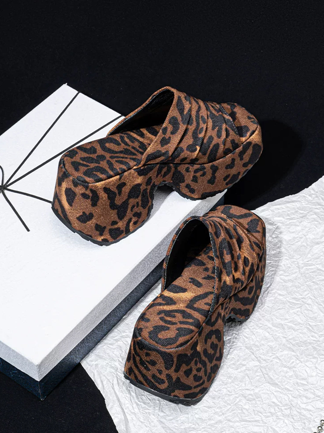 Lackleder Sneakers Unisex · Glänzendes Obermaterial · Mode Schuhe Schweiz